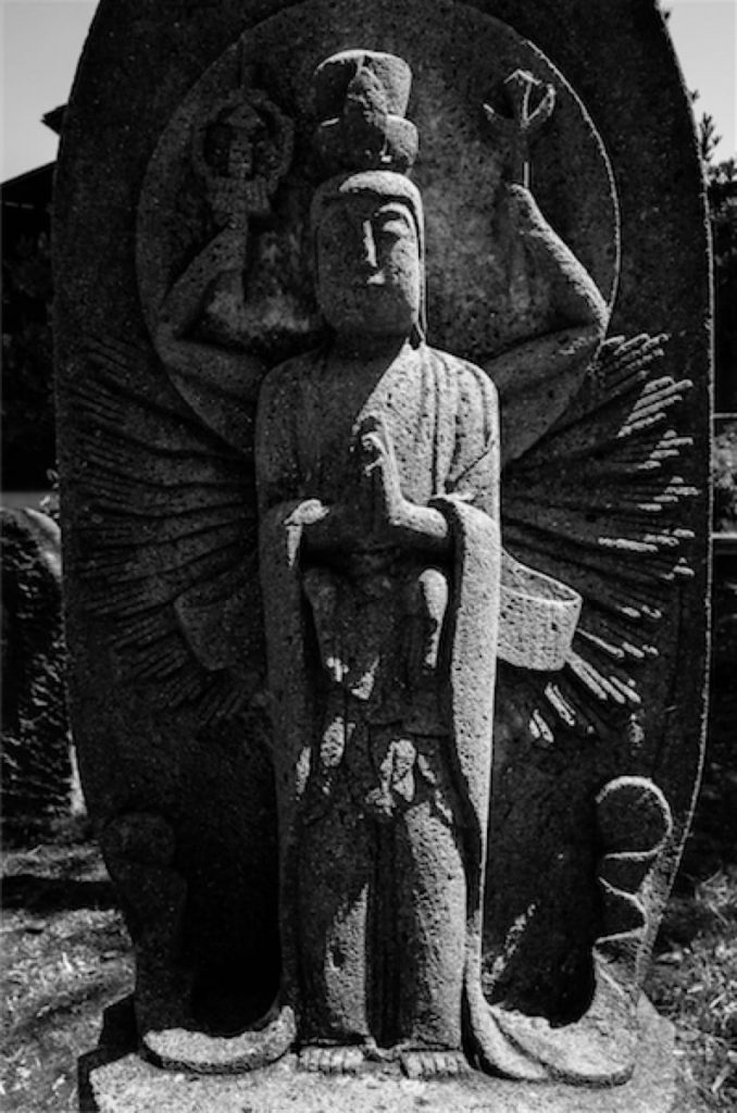 千手観音菩薩(宝泉寺の石仏)