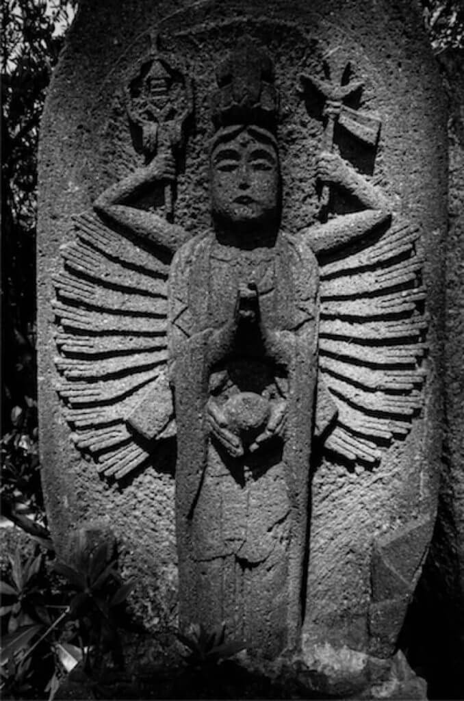 千手観音菩薩(宝泉寺の石仏)