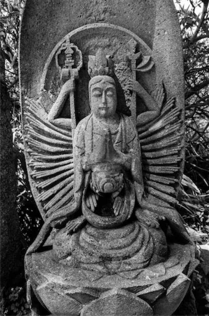 千手観音菩薩(宝泉寺の石仏)