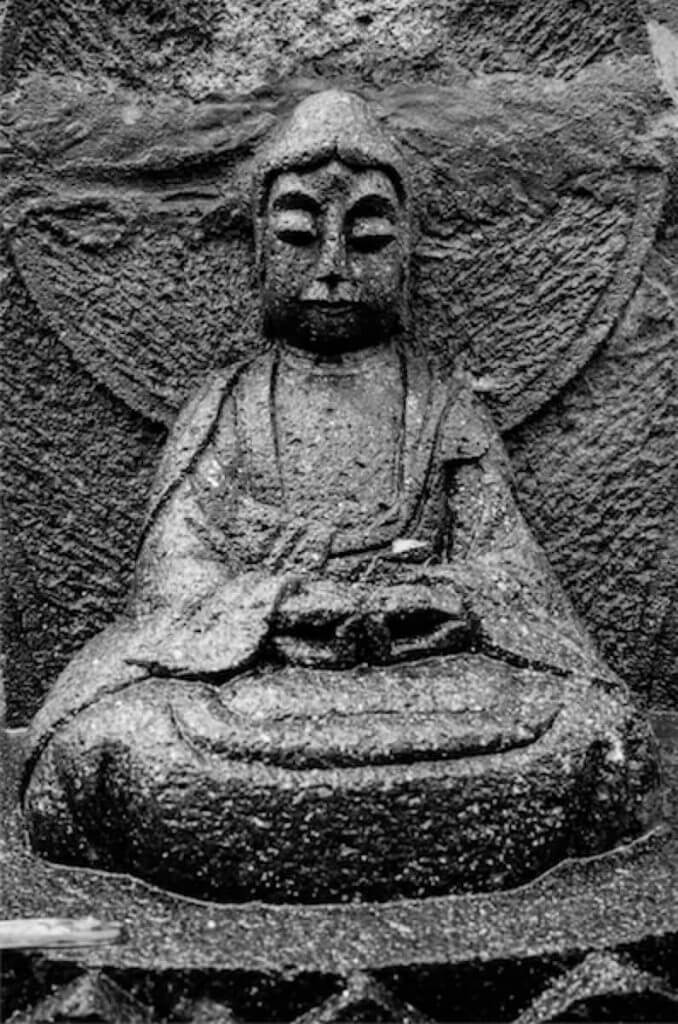 阿弥陀如来(宝泉寺の石仏)