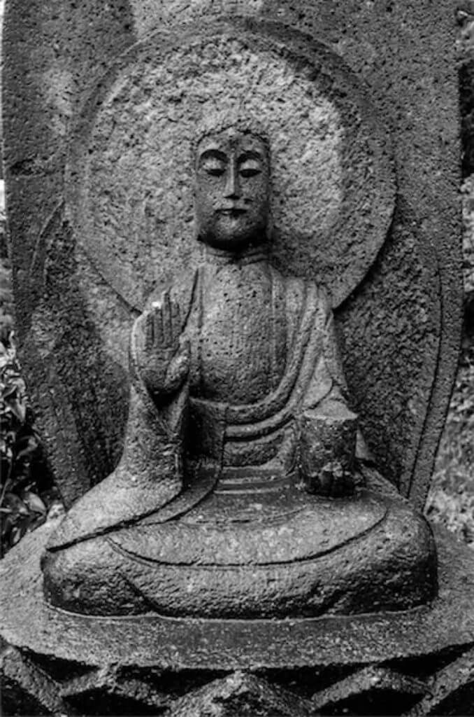 薬師如来(宝泉寺の石仏)