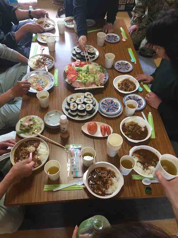 みんなで昼飯 宝泉寺
