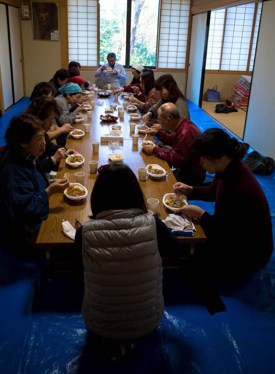 みんなで昼食 金沢宝泉寺