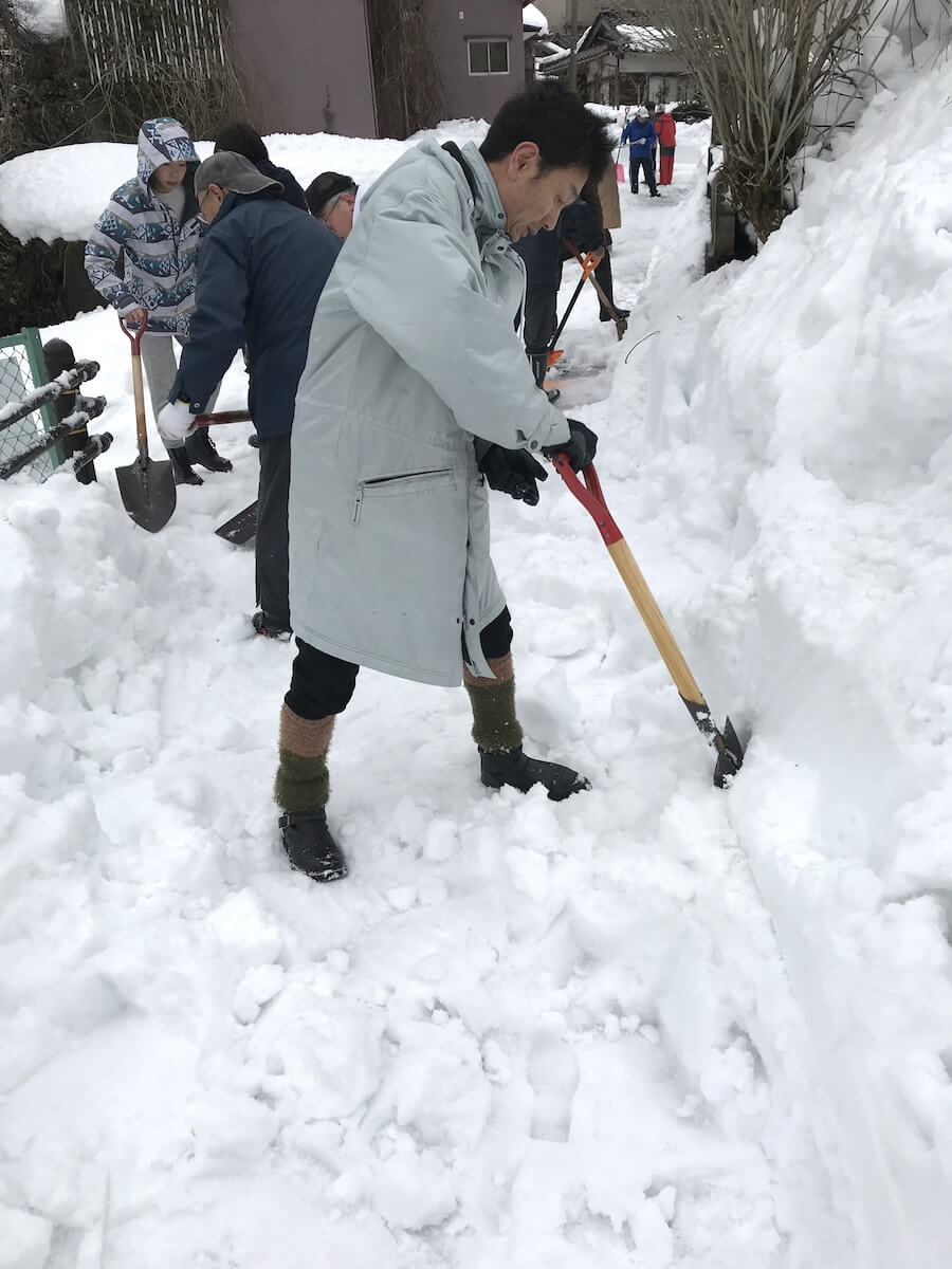 子来町一斉雪かき